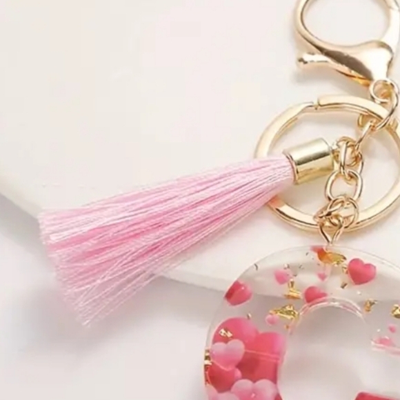 NEW! Resin Letter "C" Initial đź’•Hearts Keychain Purse Charm ~ Backpack, Bag, đźš— - Picture 4 of 4